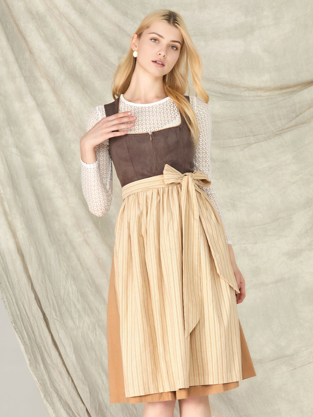 Modernes Dirndl in Braun mit 70 cm Rocklänge