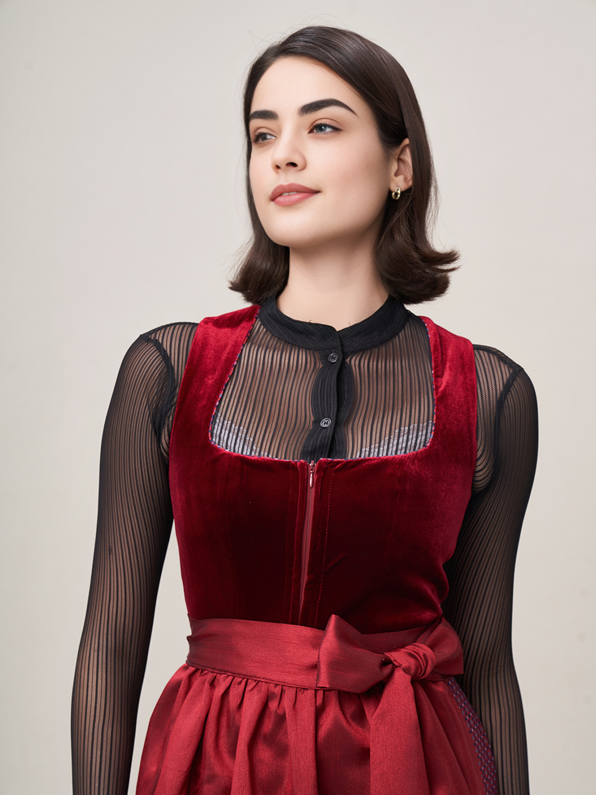 Dirndl in Rot – ein Blickfang auf jedem Fest