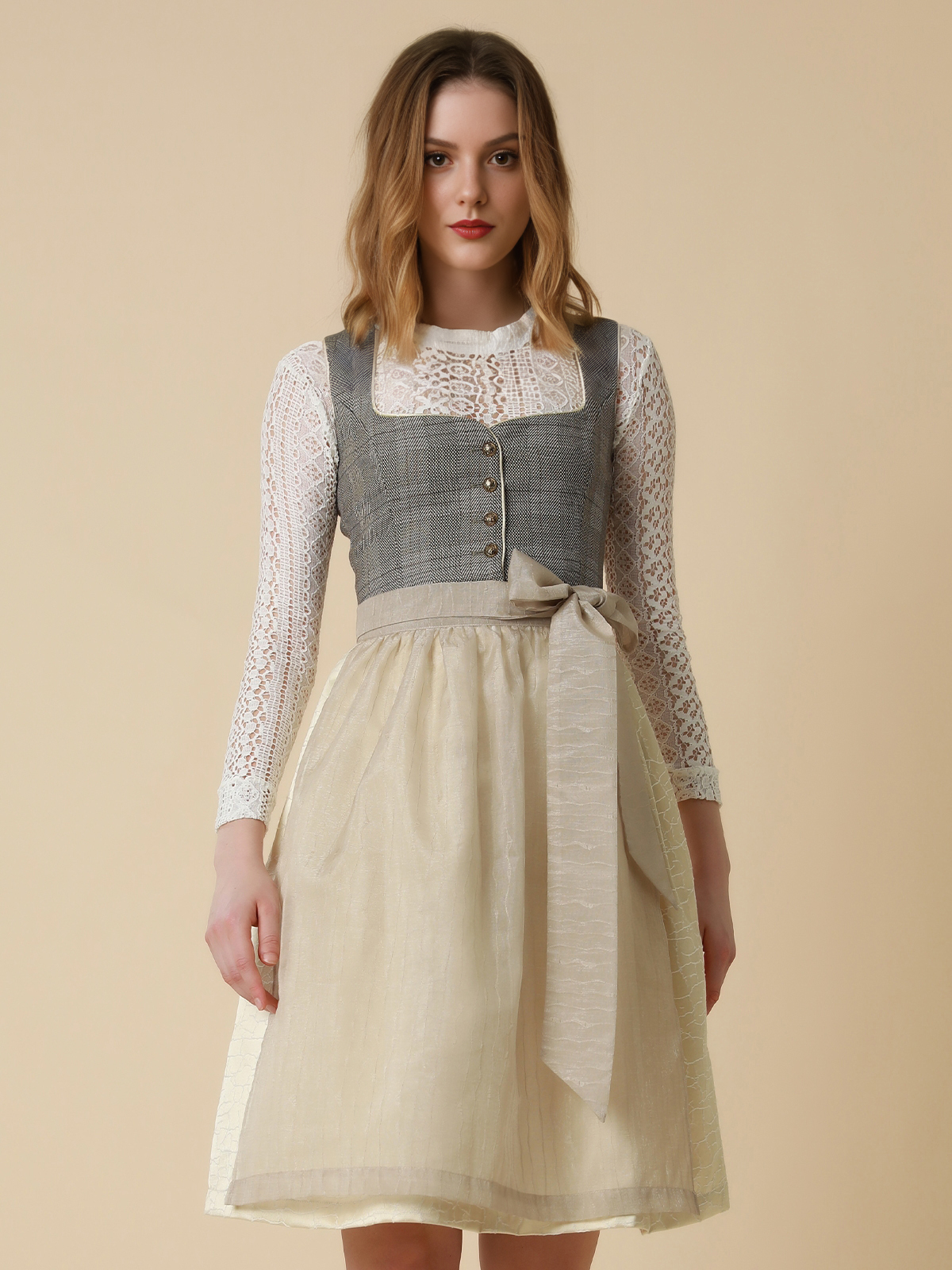 Elegantes graues Dirndl aus der Ernsting's Family Kollektion
