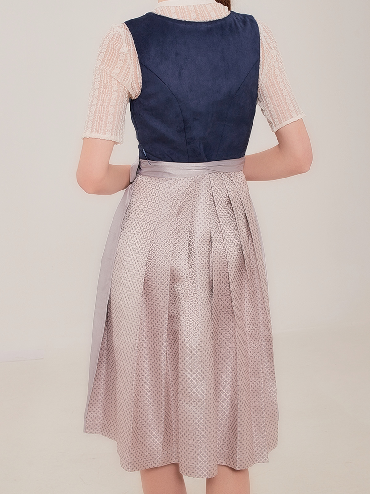 Dirndl Dunkelgrün in eleganter Ausführung