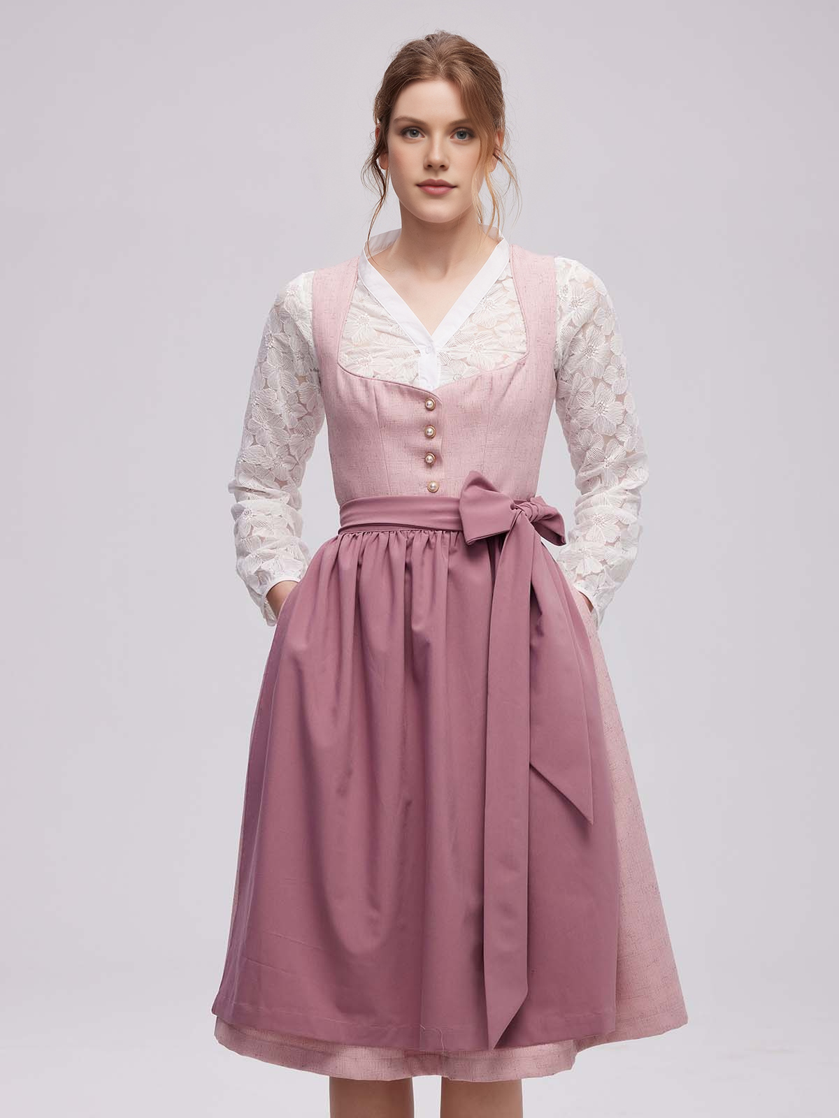 Schwarzes Dirndl mit modernem Twist