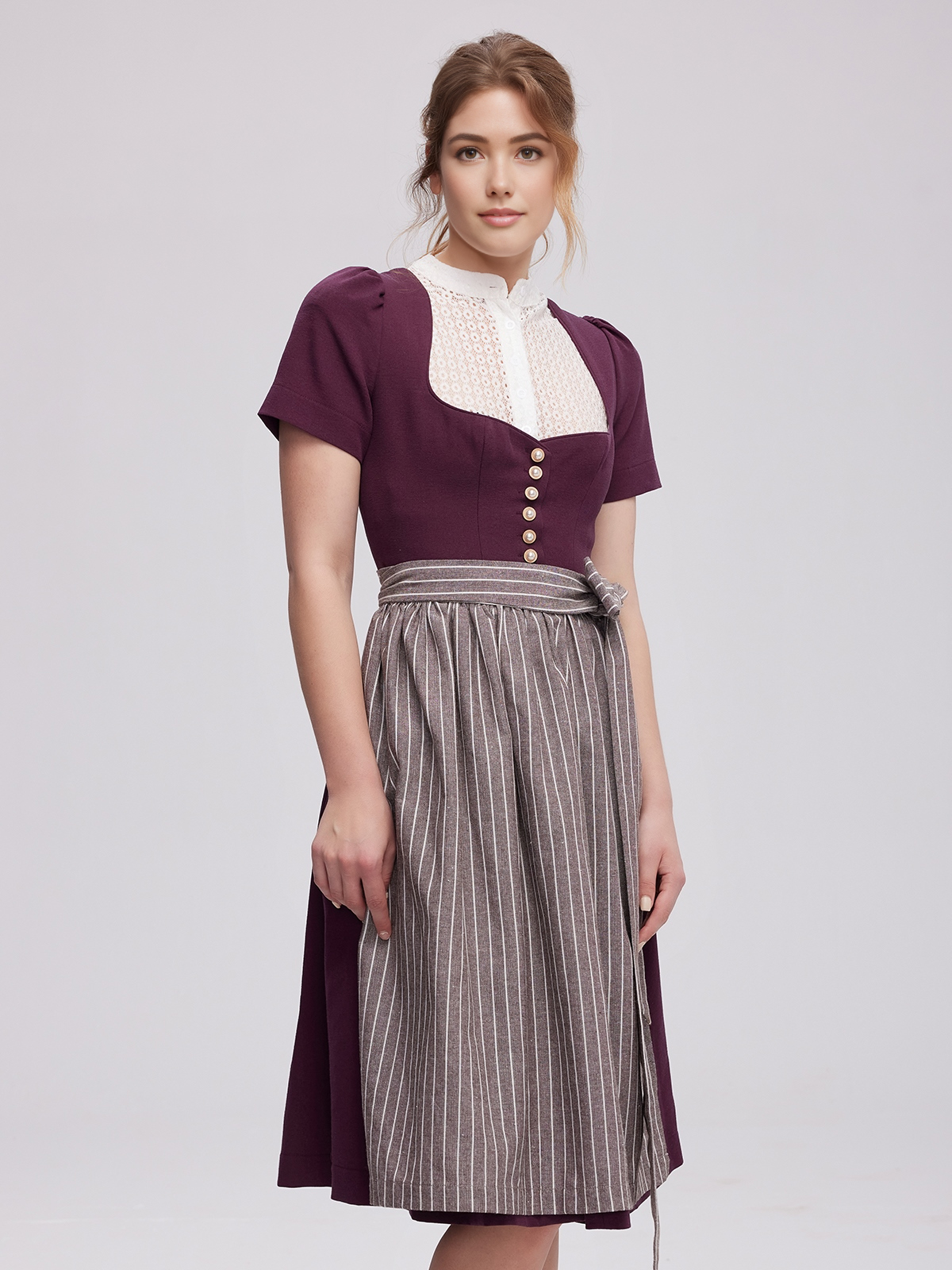 Traditionelles Dirndl mit typischem Ausschnitt