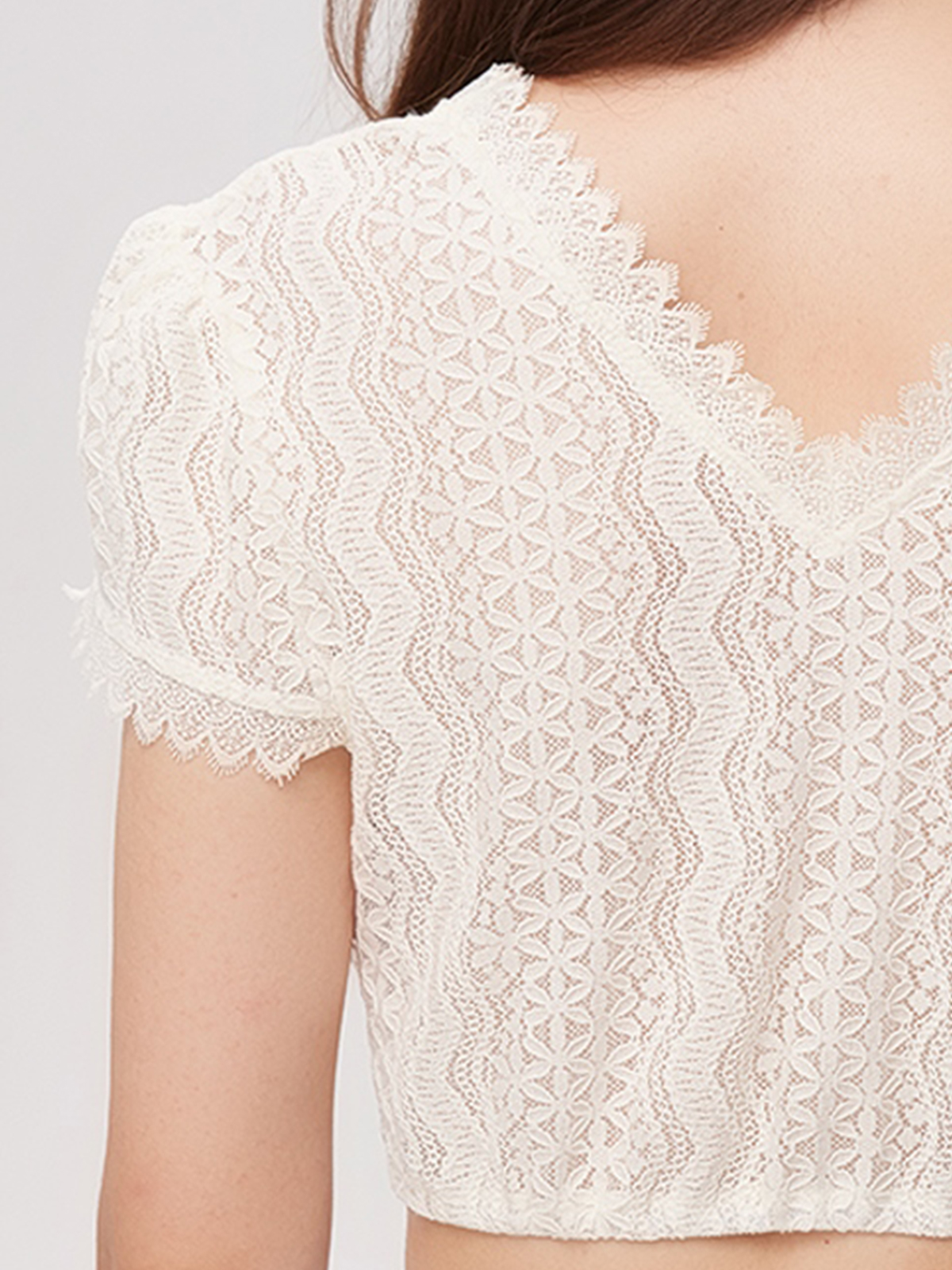 Grünes Dirndl mit weißer Bluse