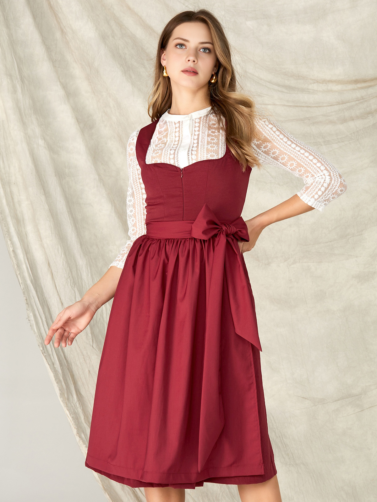 Modernes Dirndl in Rot