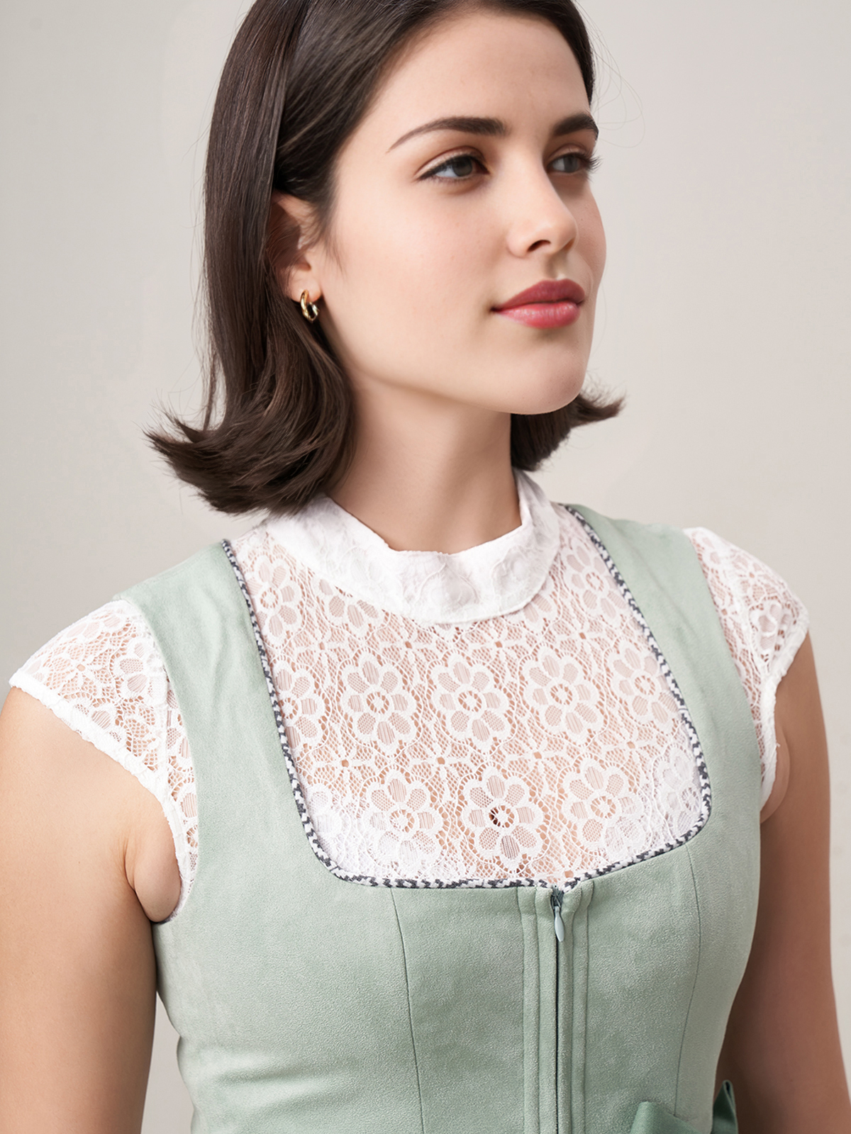Dirndl Burgunderrot – Eleganz in tiefem Rot
