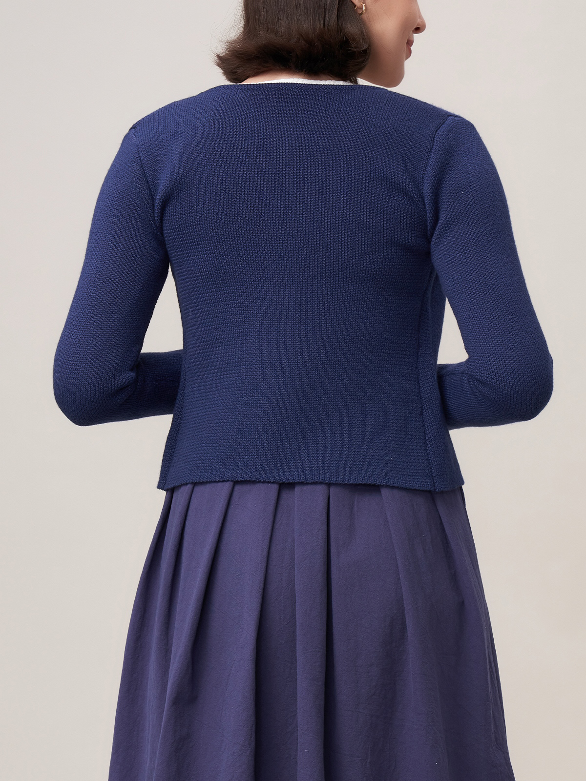 Dirndl Lindgrün in marinem Blau