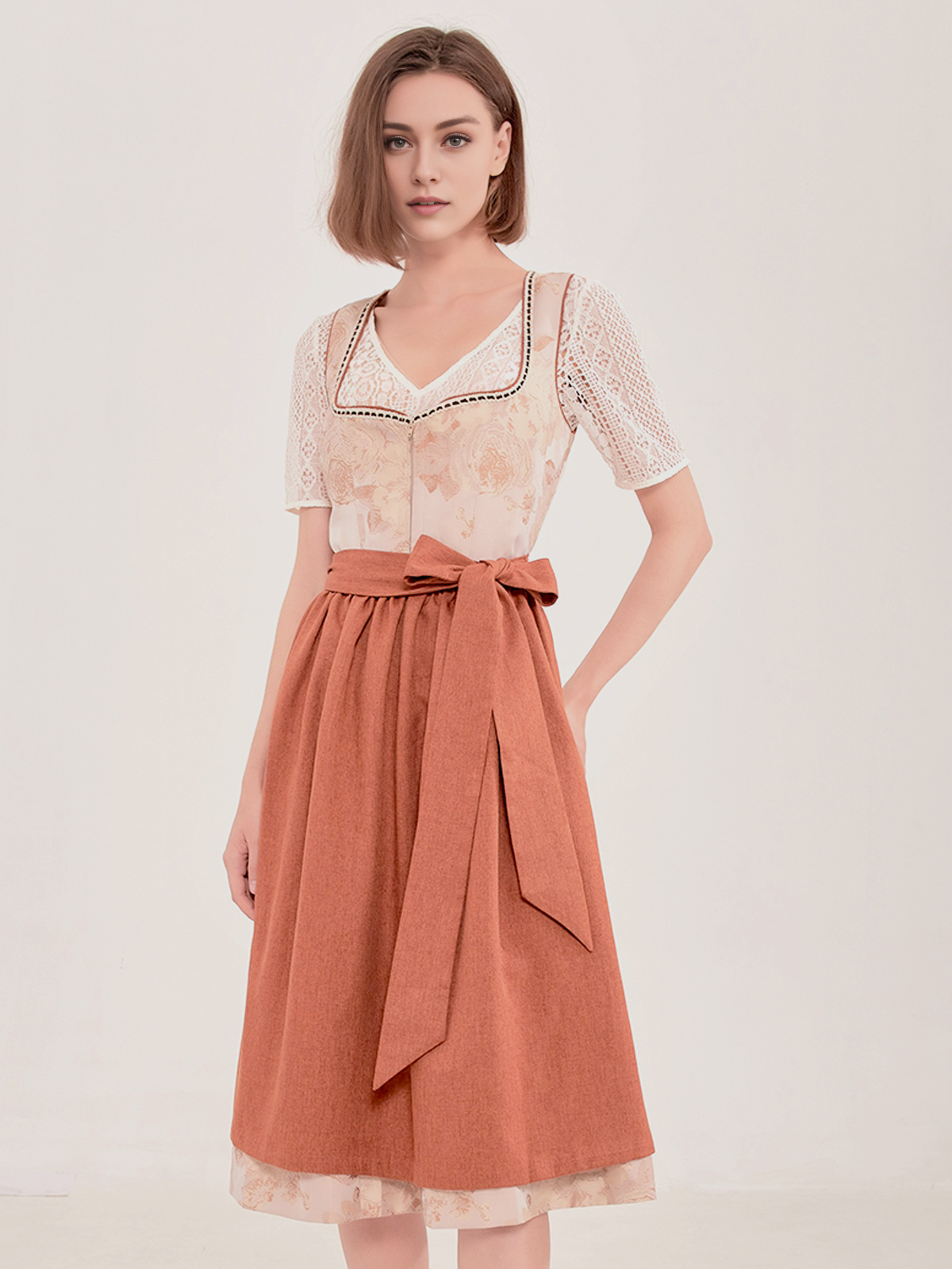 Dirndl in Braun
