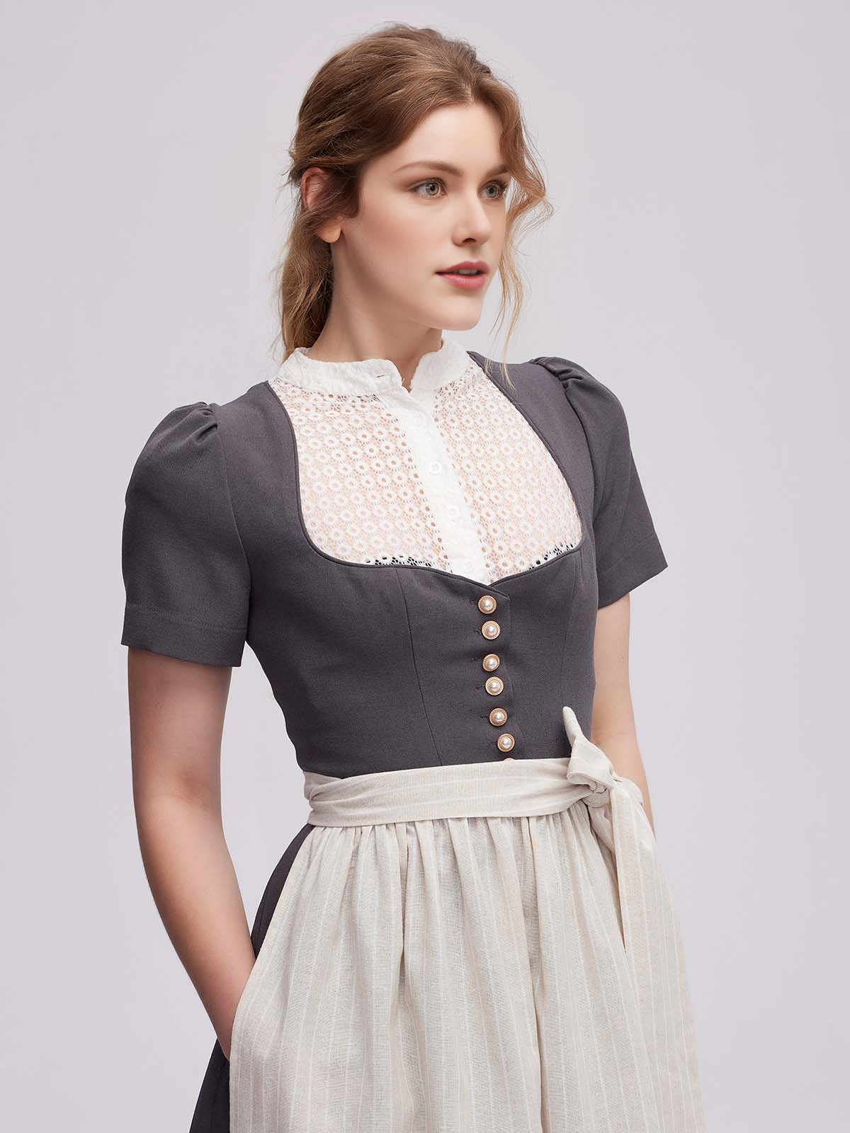 Dirndl mit perfekt sitzendem Ausschnitt