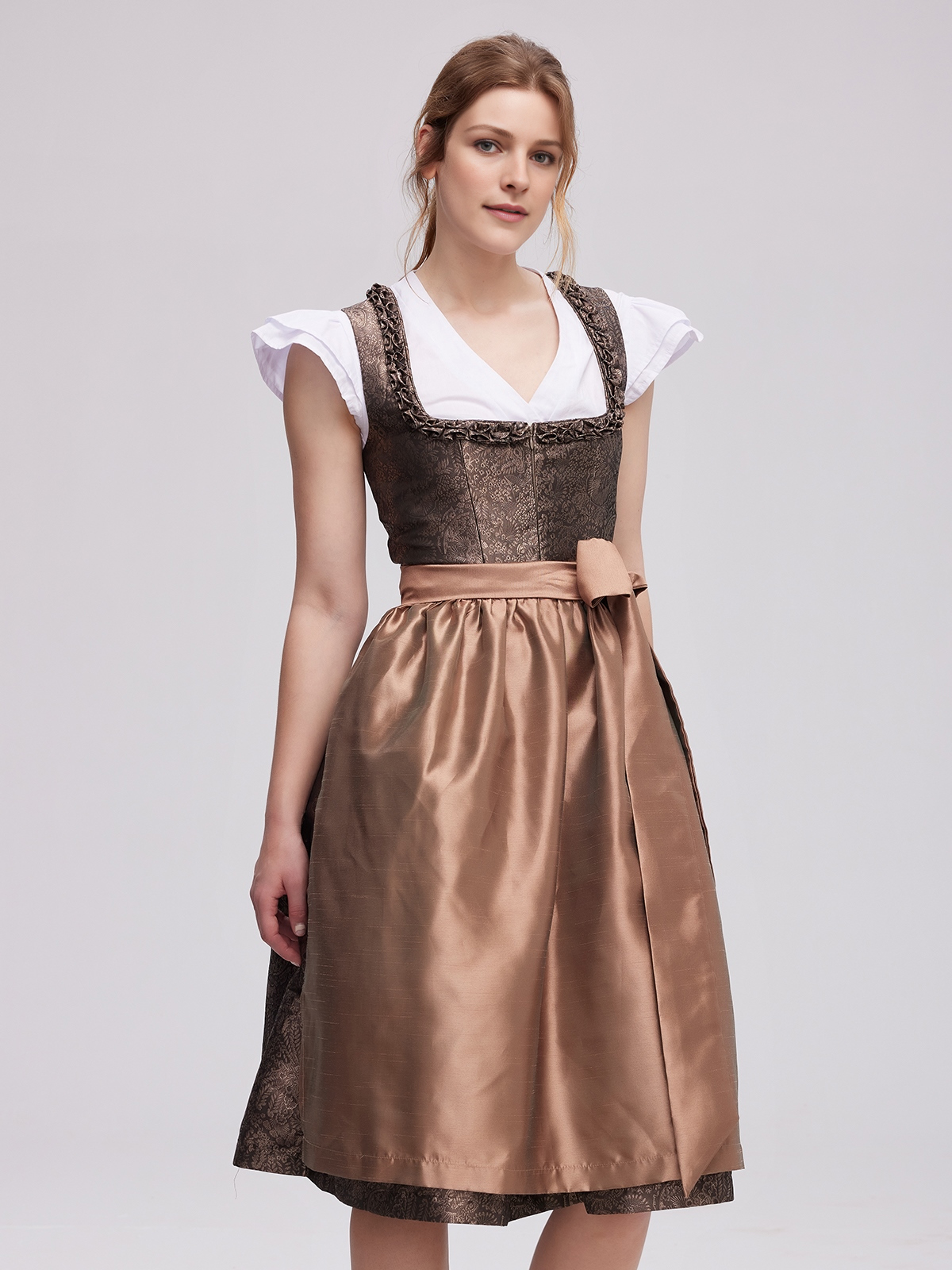 Rot-schwarzes Dirndl mit traditioneller Schürze