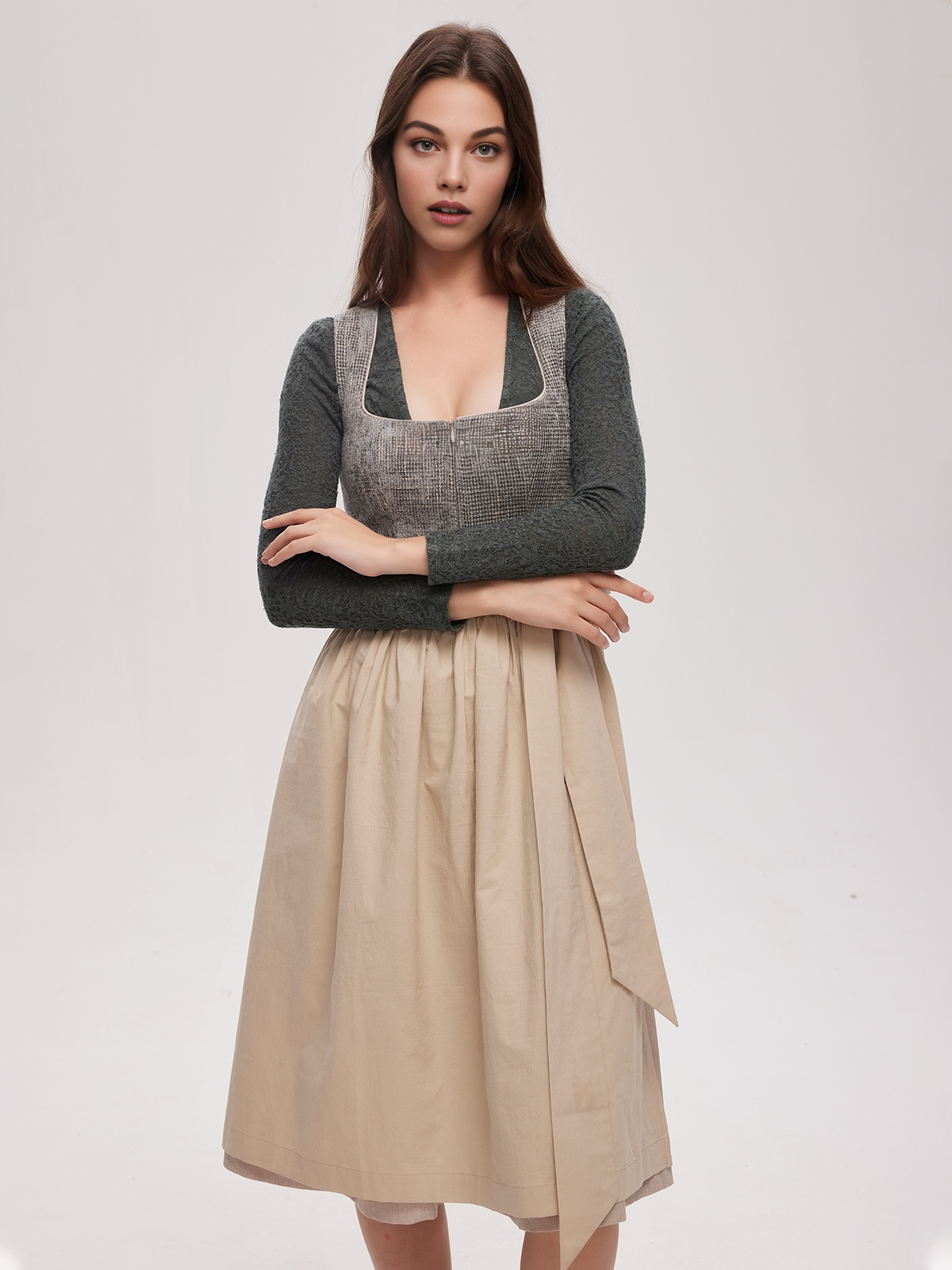 Dirndl mit Ausschnitt in Grün