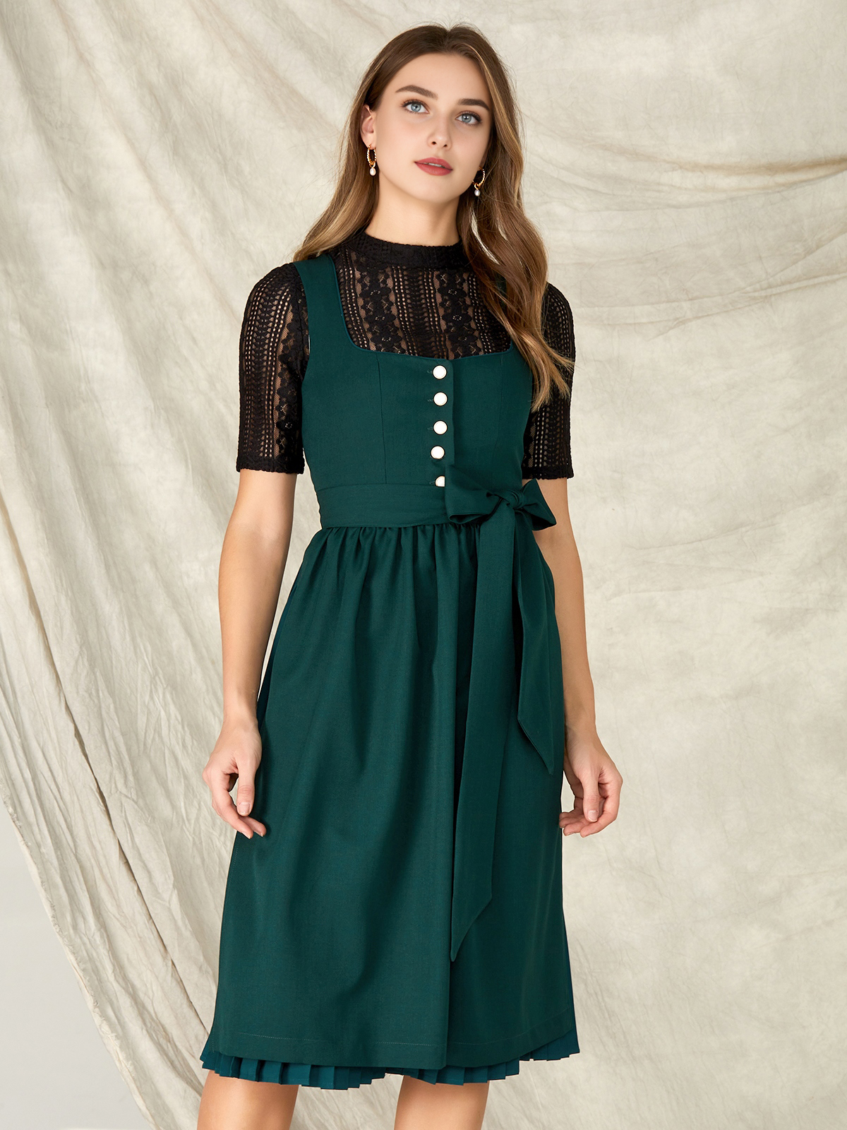 Modernes Dirndl in Grün – perfekt für den Alltag