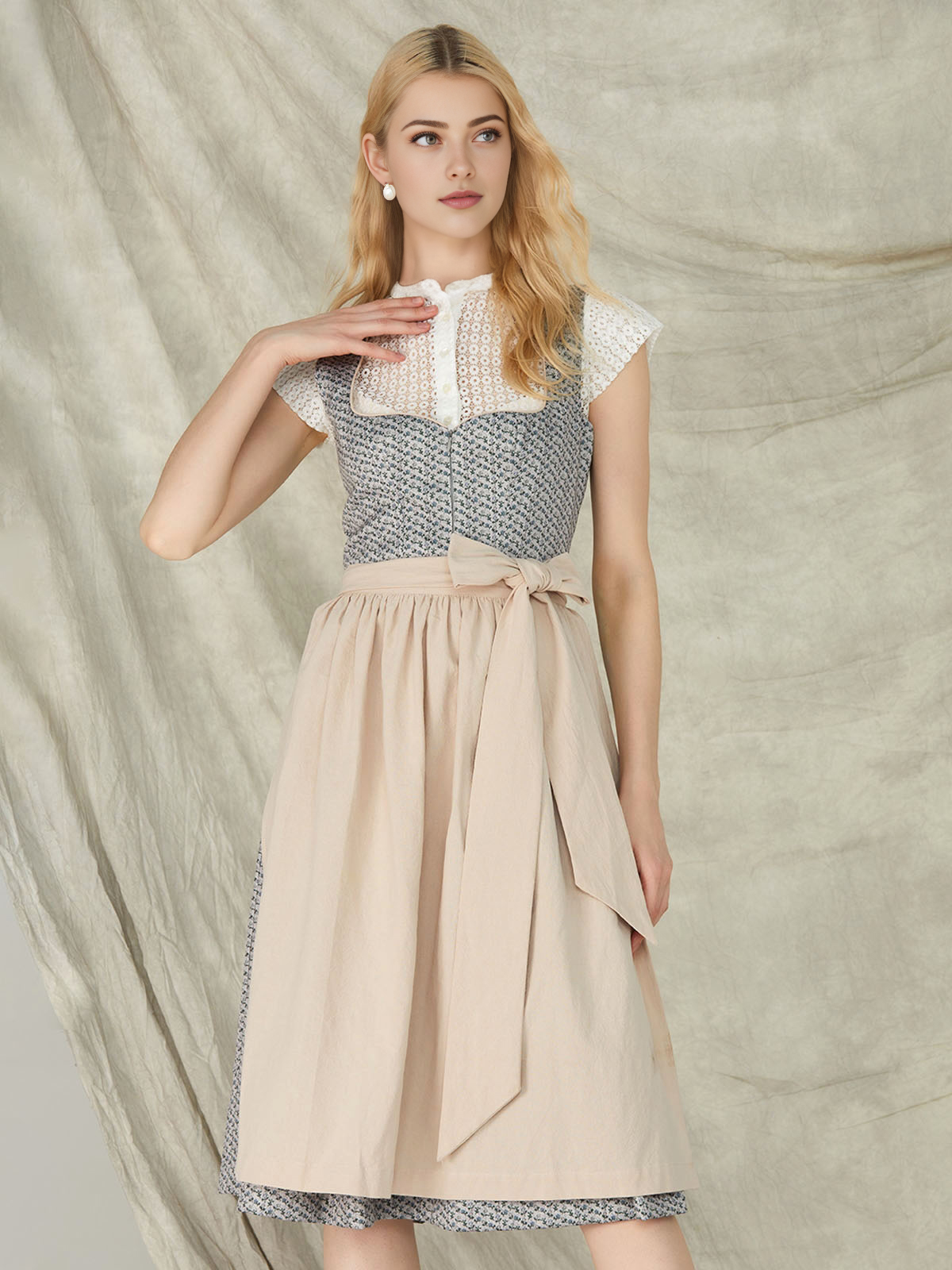 Dirndl mit gelber Weste