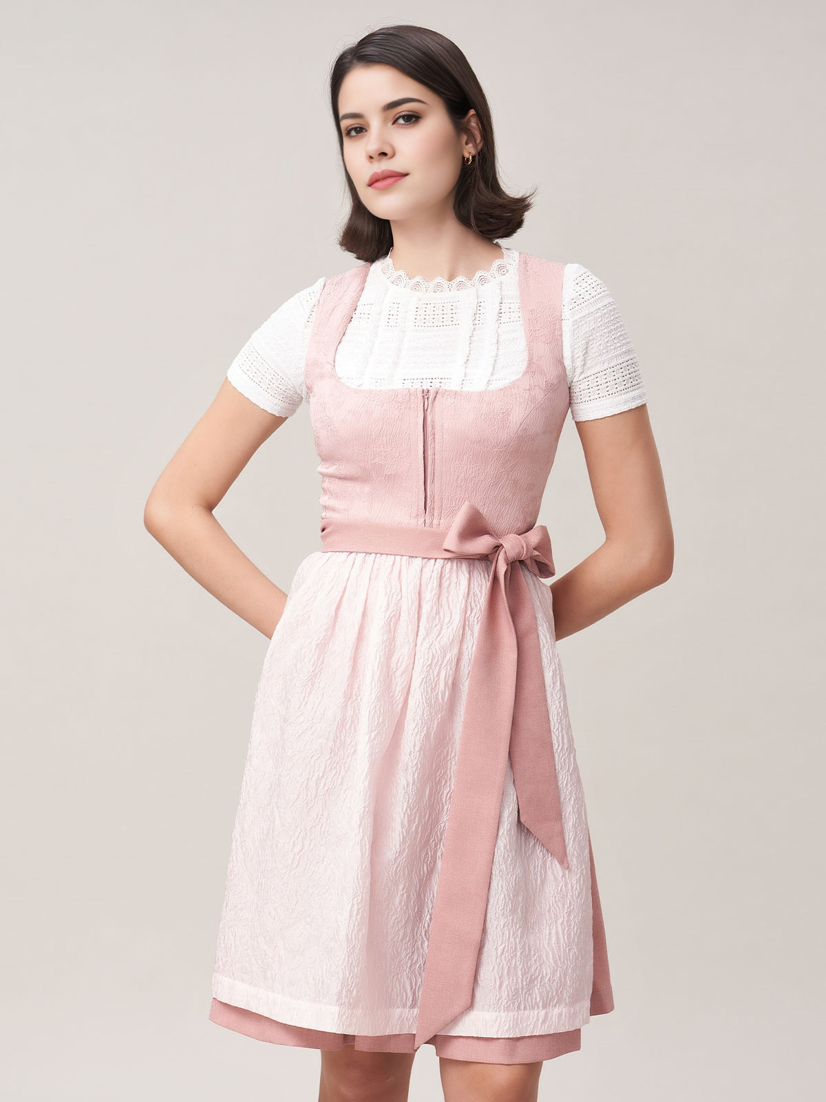 Modernes Dirndl in hellgelb mit schmeichelhaftem Schnitt