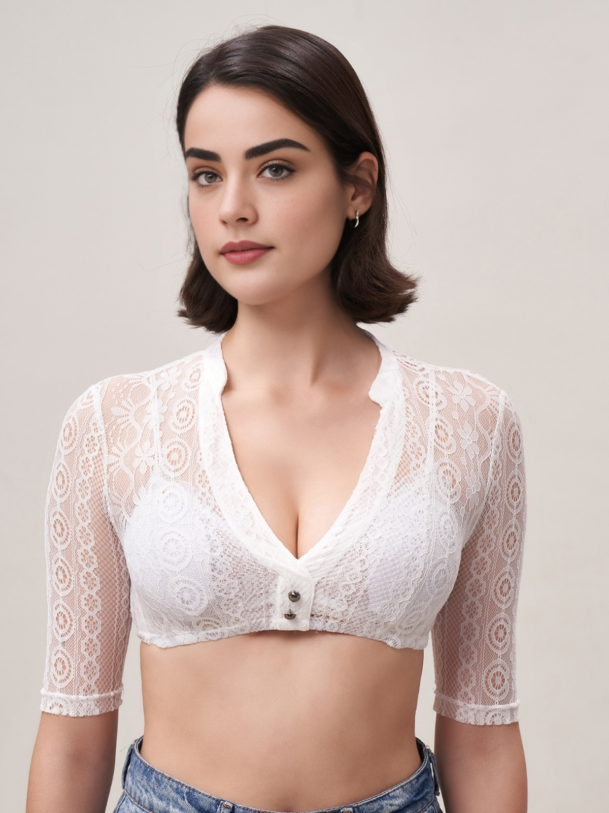 Modernes Dirndl mit weißer Bluse