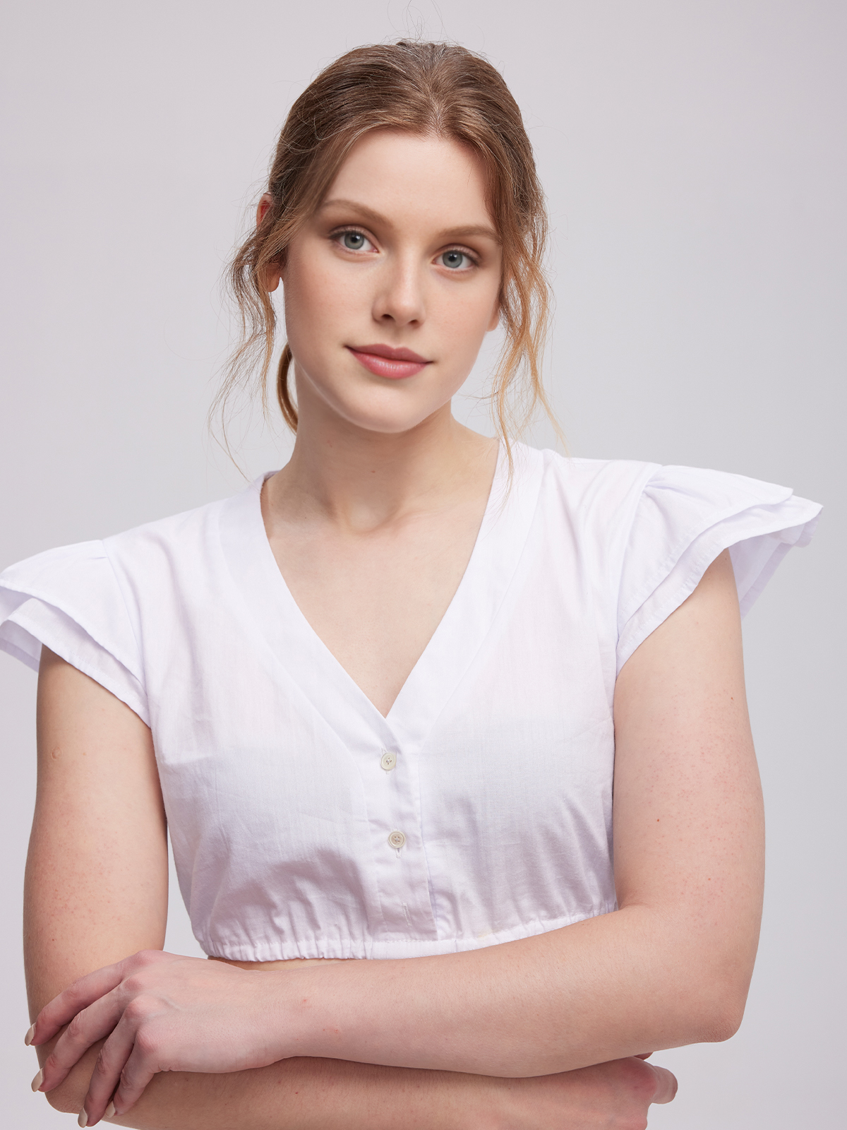 Beiges Dirndl mit eleganter Bluse – perfekt für festliche Anlässe