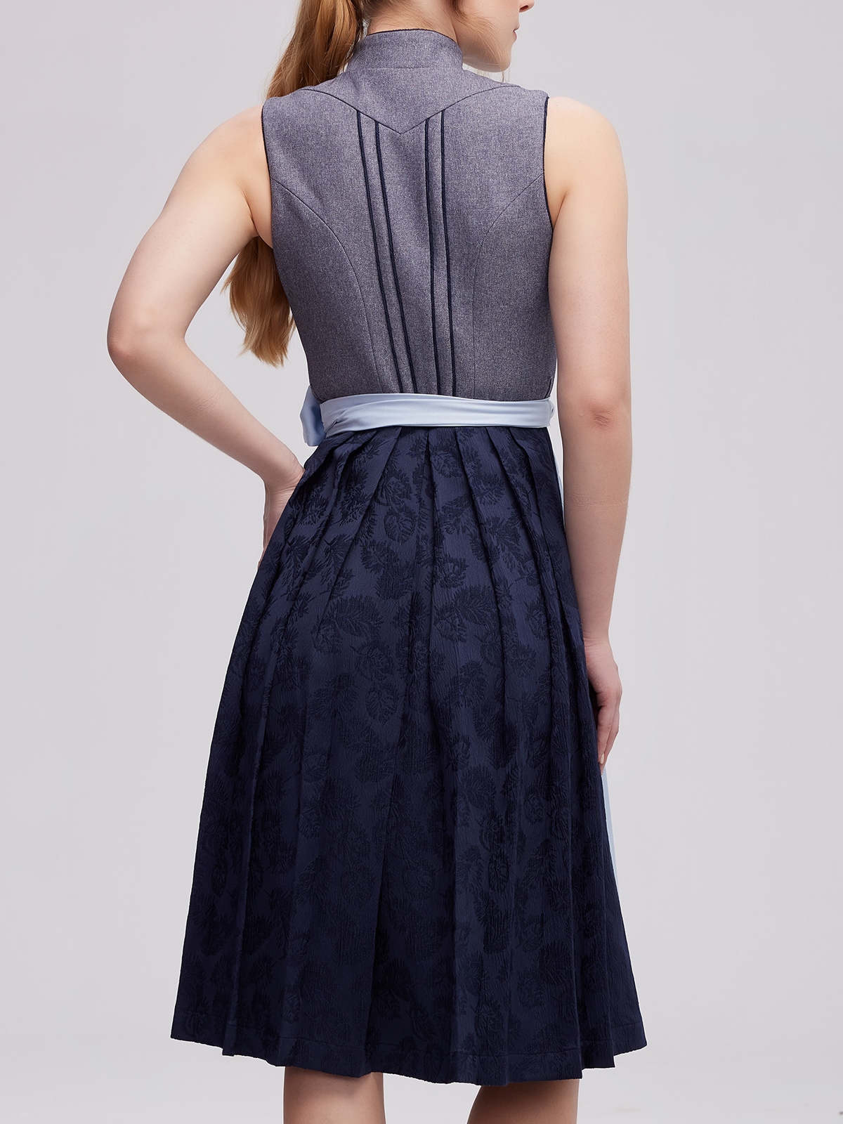 Dirndl in zarten Farben