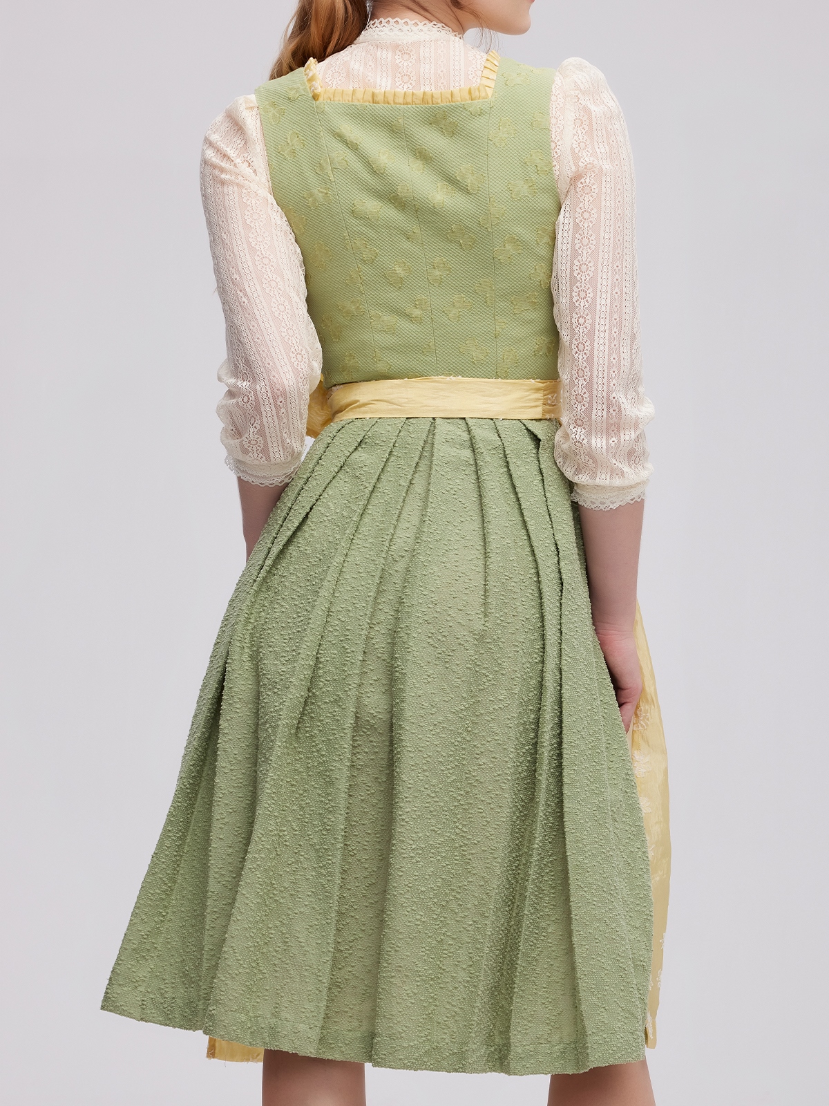Modernes Dirndl in Grün