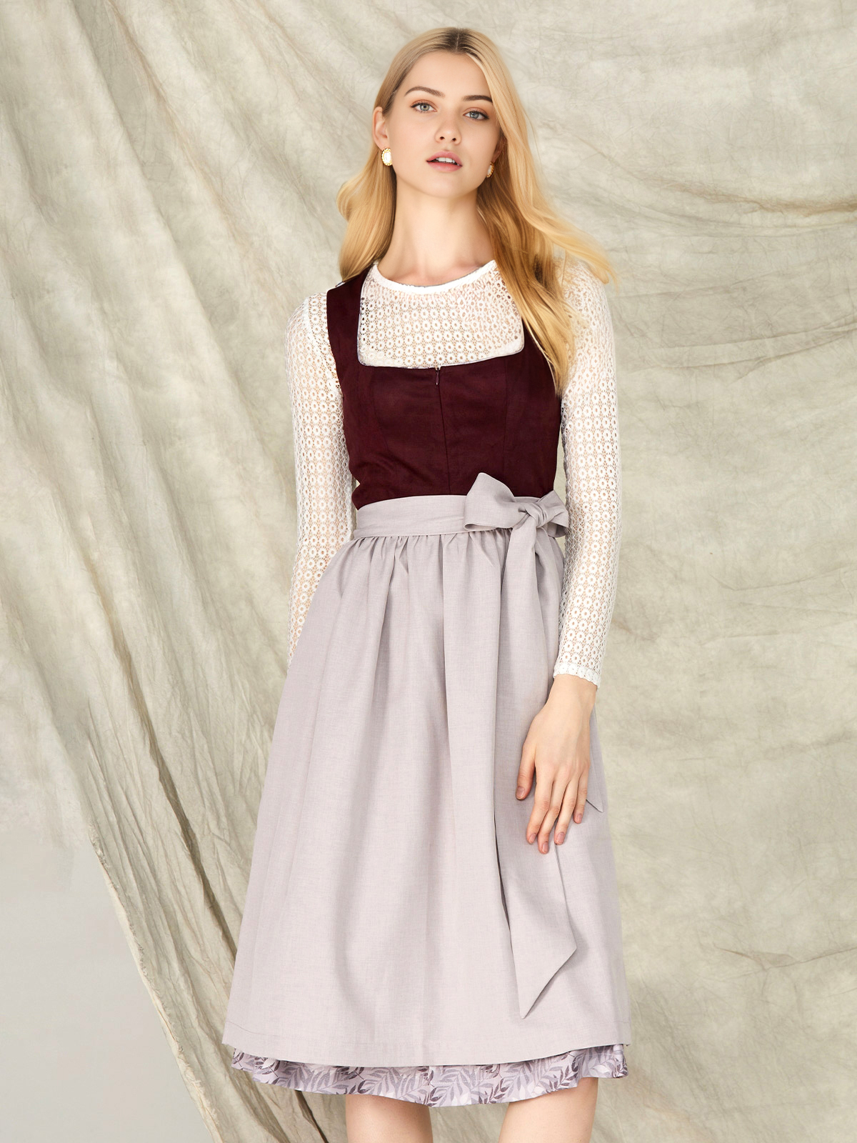 Modernes Dirndl in Lila mit raffiniertem Schnitt