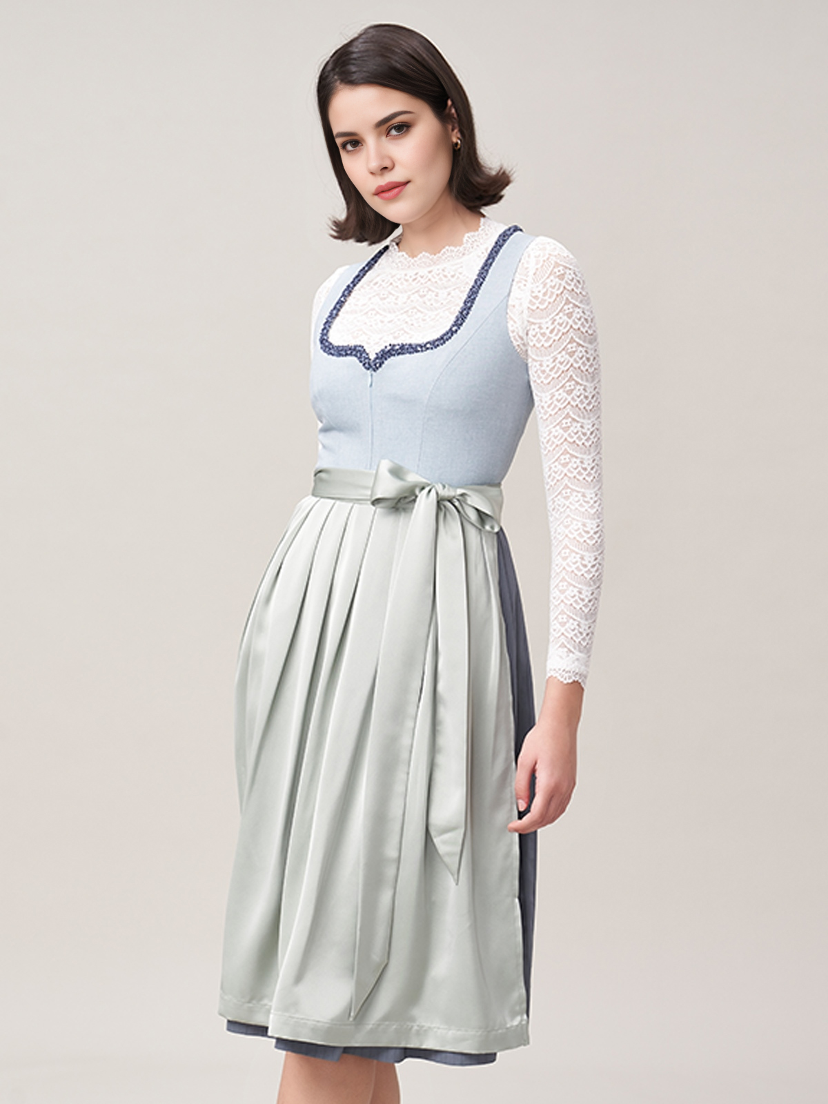 Modernes blaues Dirndl mit Spitzenbesatz