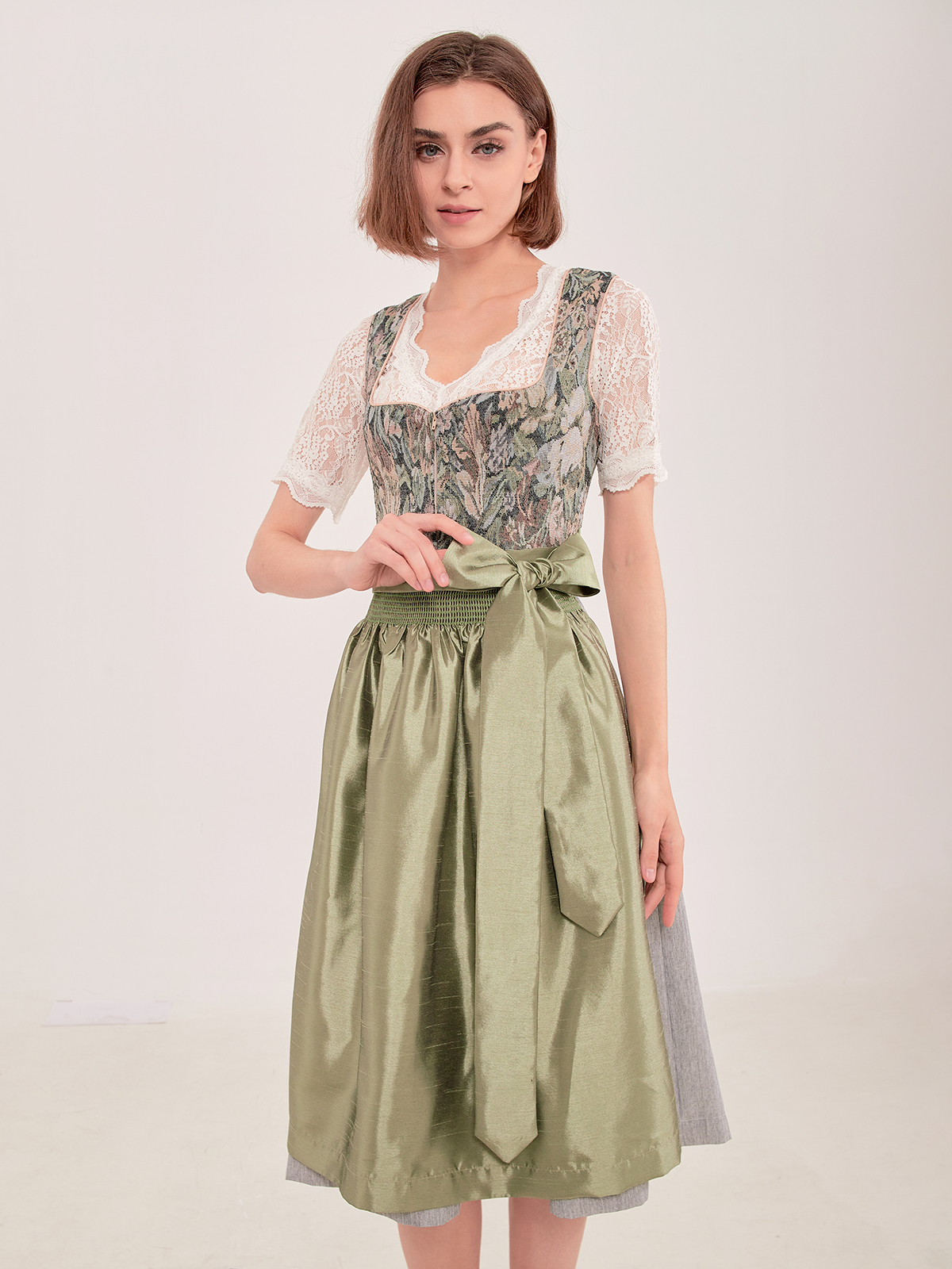 Dirndl samt hellblau in eleganter Ausführung