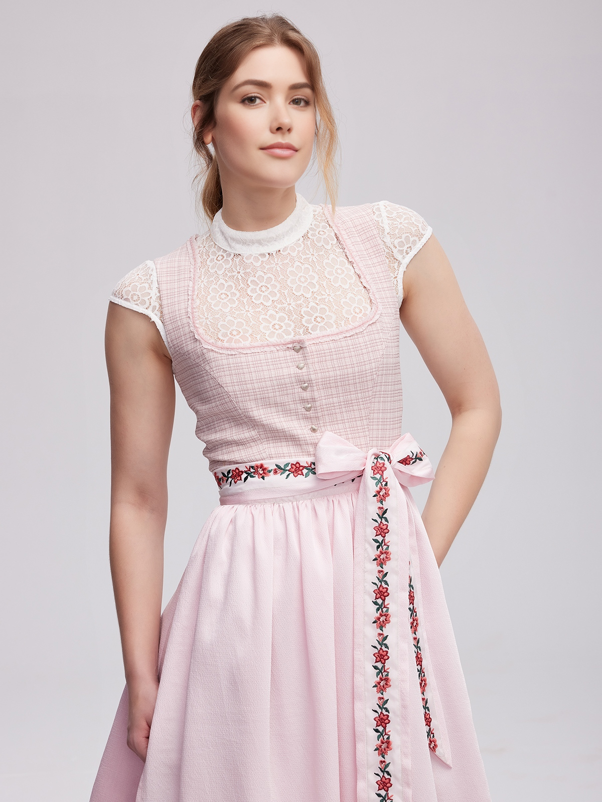 Modernes Ausschnitt Dirndl in Rosa mit trendigem Design