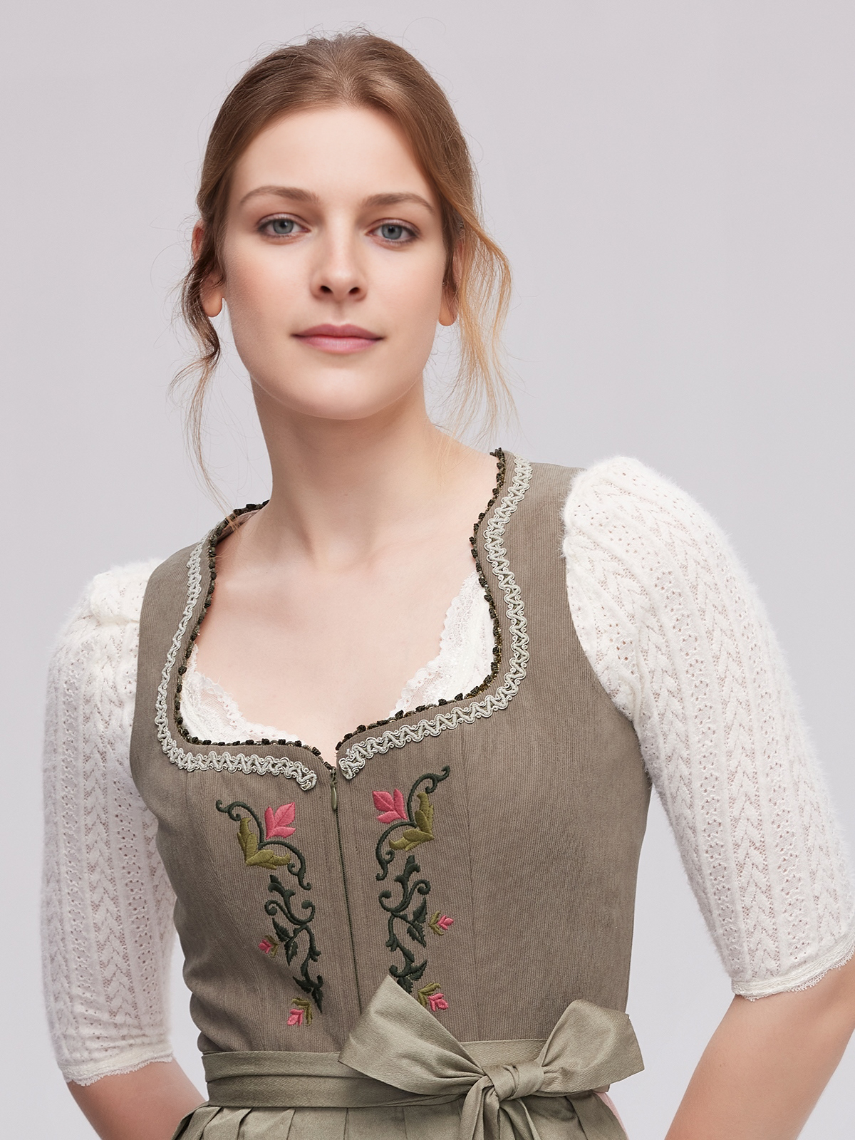 Modernes Dirndl in Grün