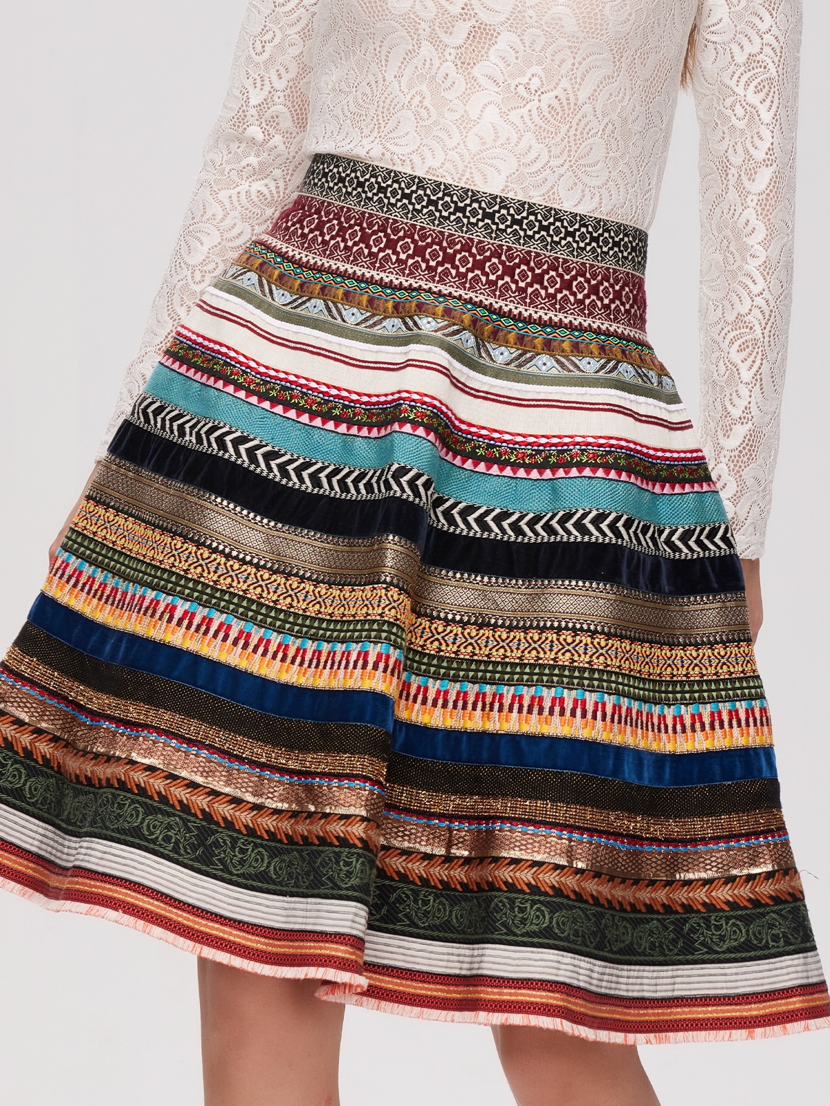 Modernes Dirndl in Braun mit schmeichelndem Schnitt
