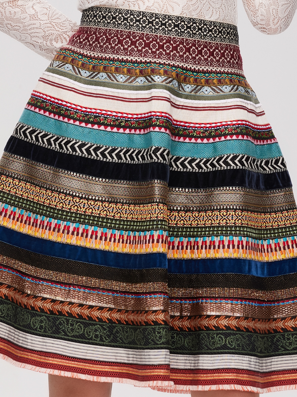 Dunkelrotes Dirndl mit modernem Schnitt