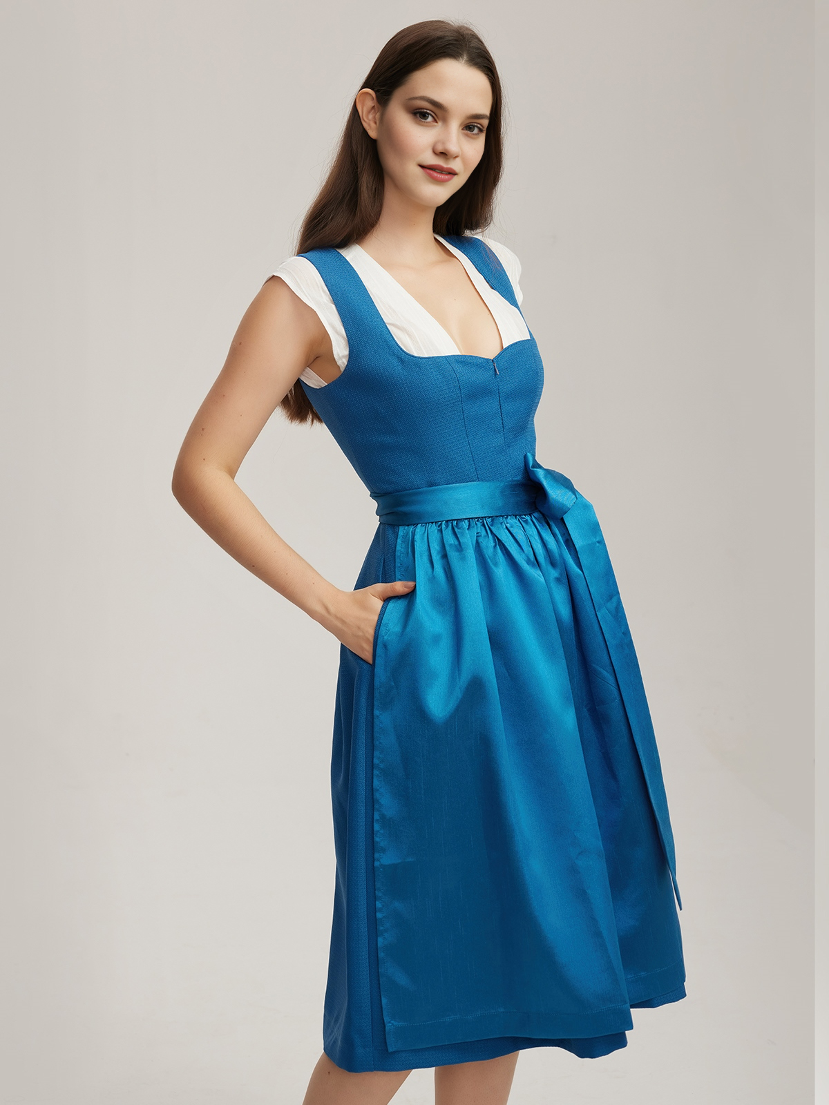 Modernes Dirndl in Blau