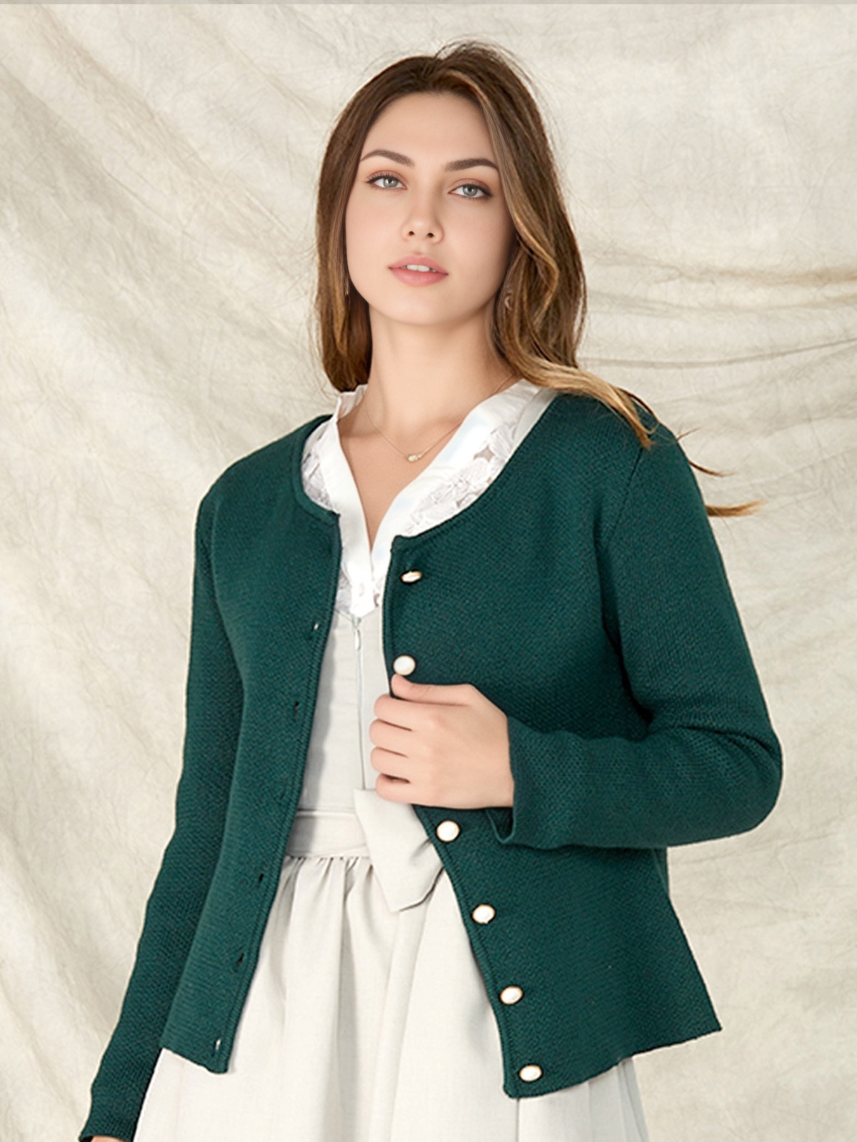 Modernes Dirndl in Grün – perfekt für den Übergang von Tradition zu Moderne