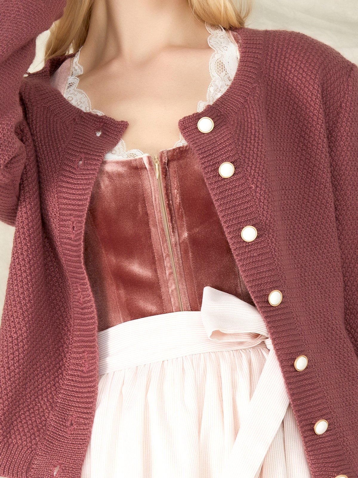 Dirndl in Lila – modern und feminin