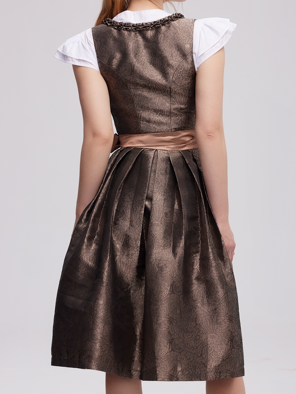 Dirndl Rosa Blau – Eleganz und Tradition vereint