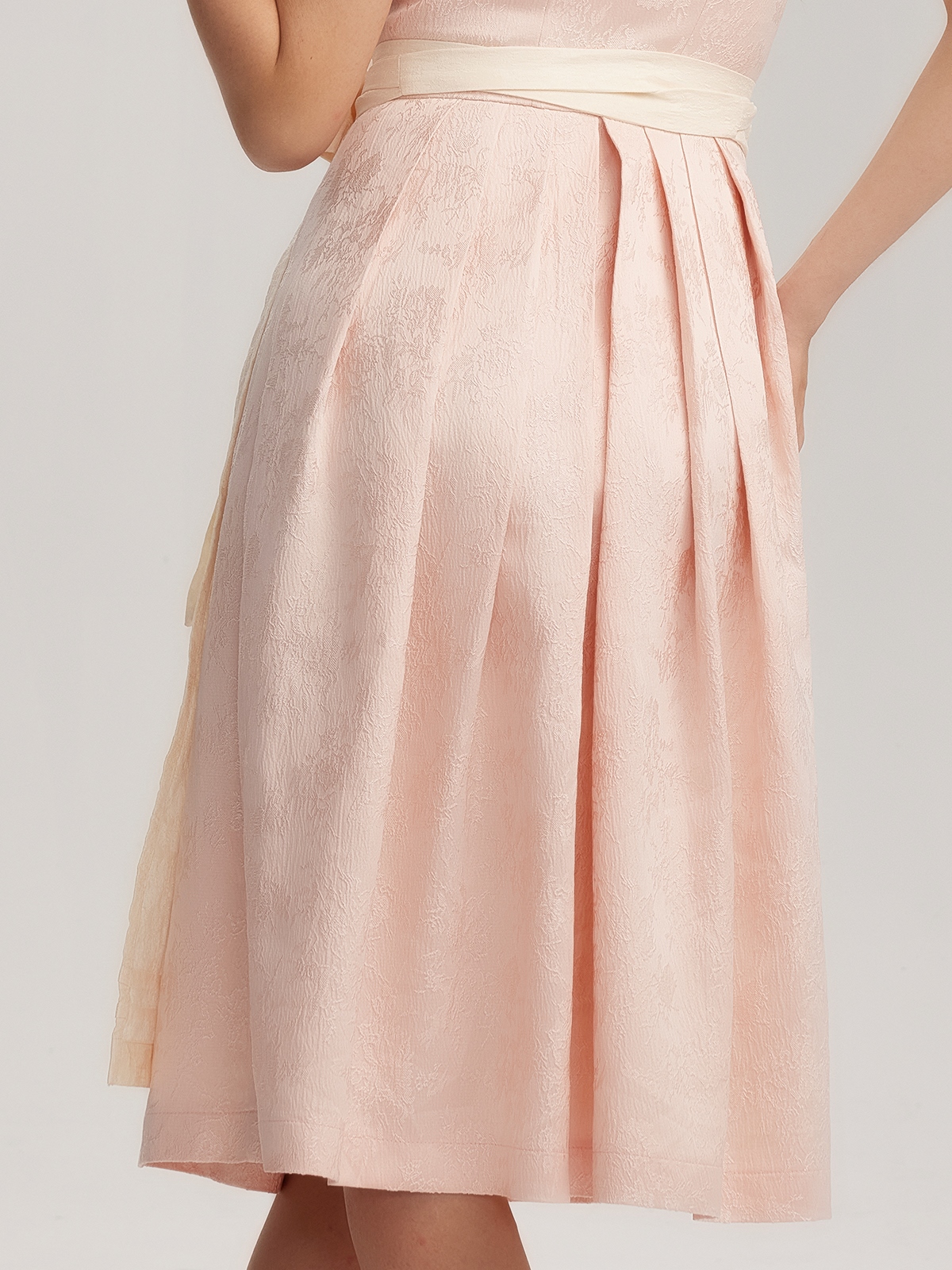 Dirndl Bluse Rosa in romantischem Design