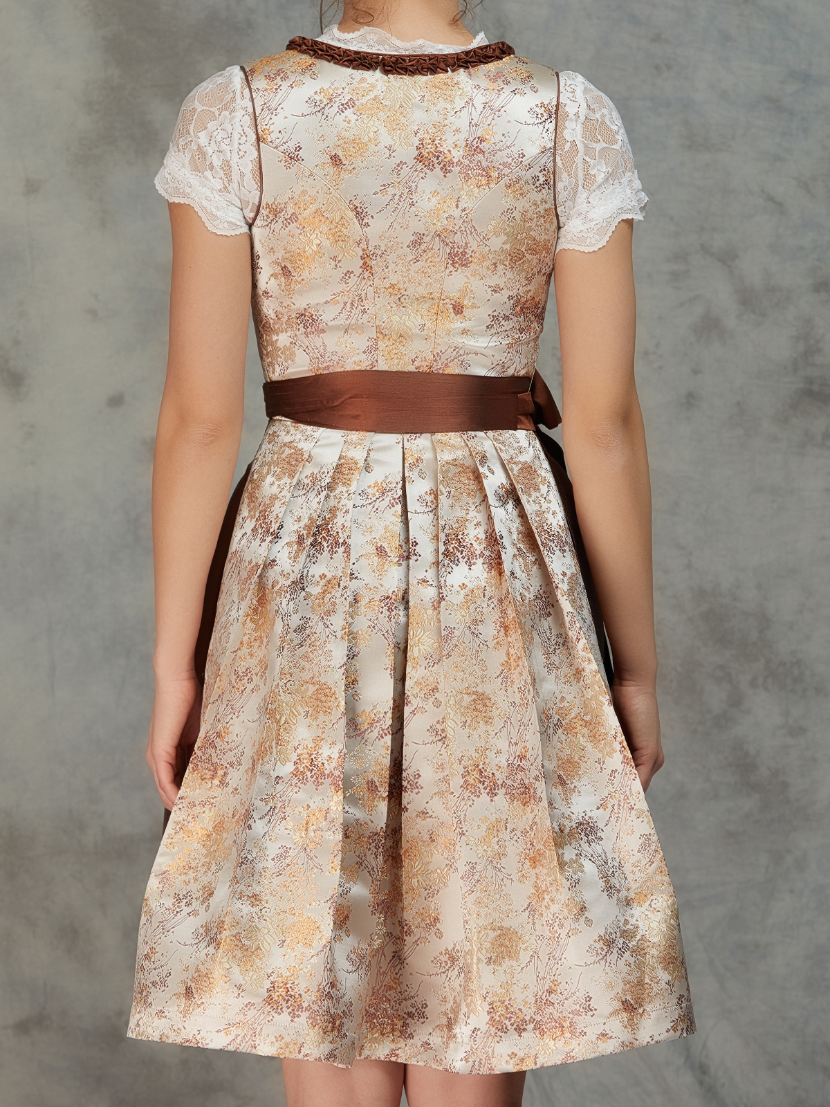 Ehreer Dirndl in Gelb – Eleganz und Tradition