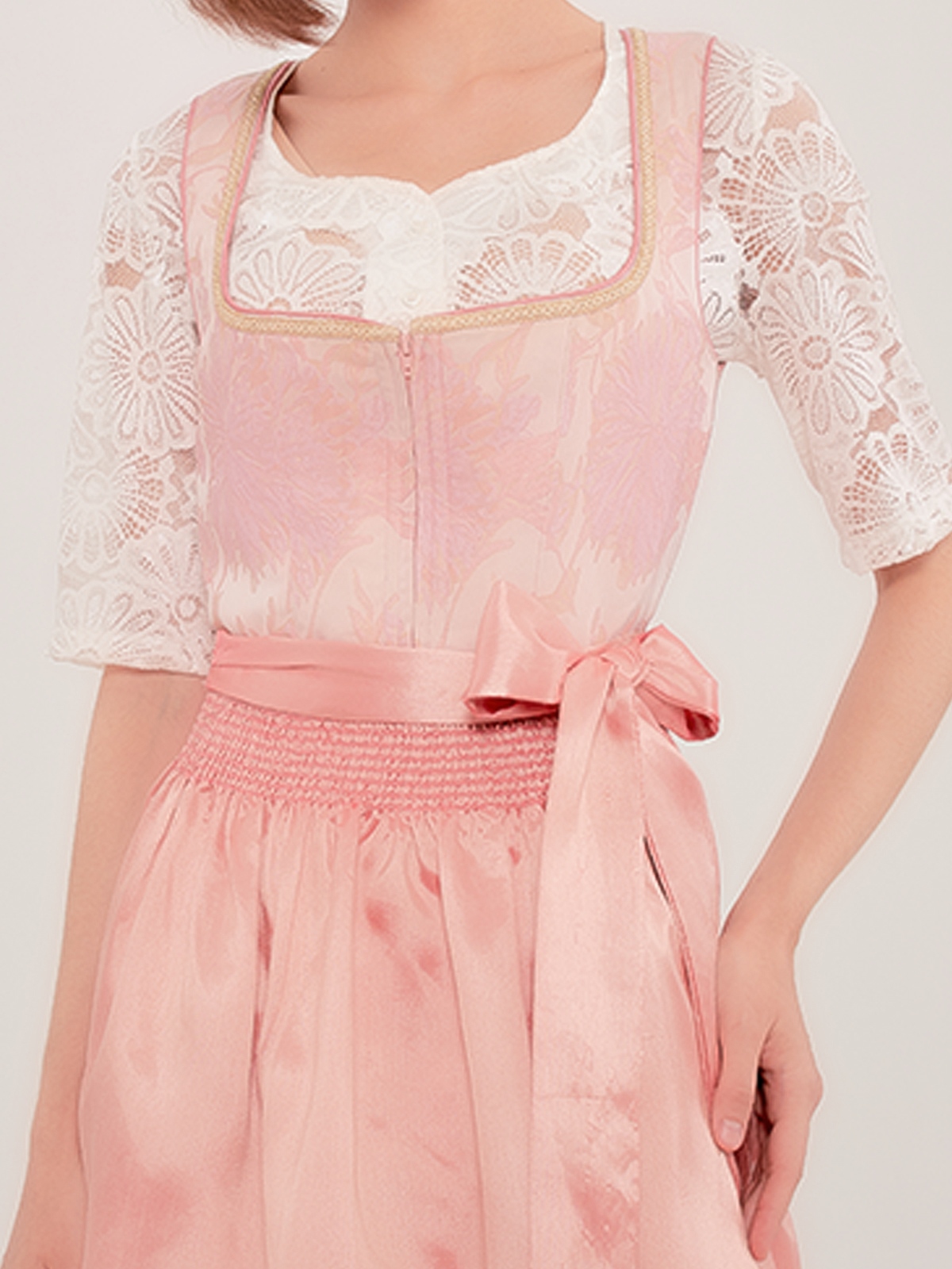 Dirndl 2024 Grün in Rosa-Variante als Inspirationsquelle