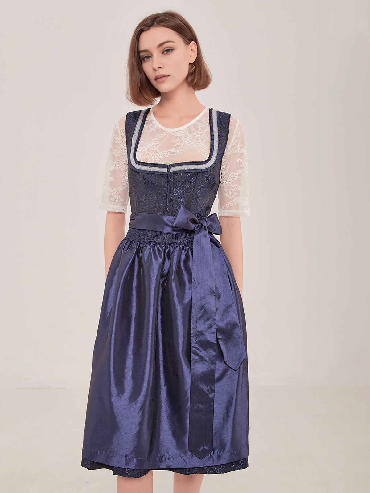 Modernes Dirndl Jeansblau