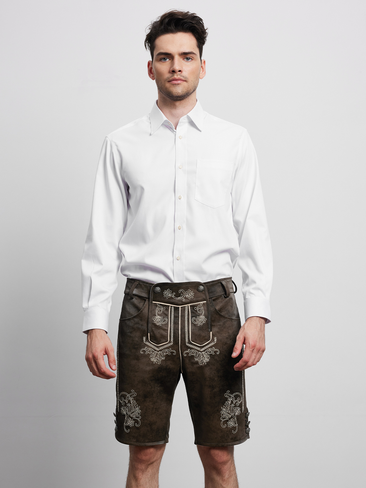 Modernes Dirndl in Braun mit Lederhosen-Elementen